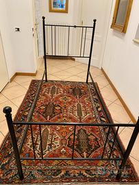 Letto singolo con struttura in metallo