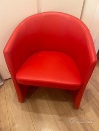 Poltrona a pozzetto in ecopelle rossa come nuova