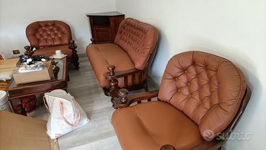 Divano e poltrone in legno massello