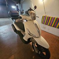 Beverly 350 Sport Touring i.e.