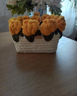 Cestino in fettuccia ad uncinetto 