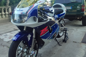 Suzuki gsxr srad 750