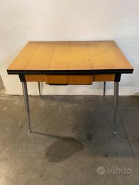 Tavolo in formica