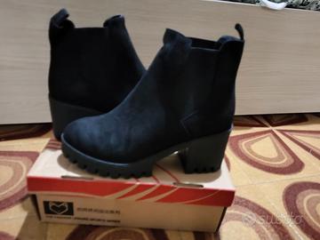 Stivaletti con tacco neri n 40