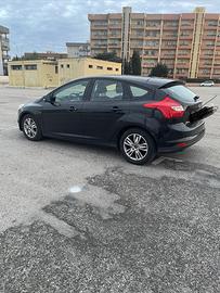 ford focus berlina 2013