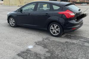 ford focus berlina 2013
