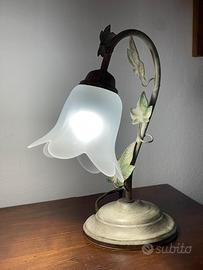 Lampada da tavolo floreale shabby vetro satinato