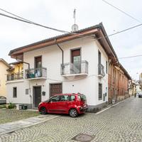 2 LOCALI A VENARIA REALE