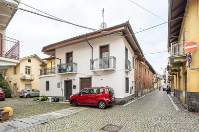 2 LOCALI A VENARIA REALE