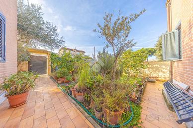 VILLA A SCHIERA A ROMA