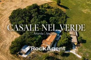 Casa indipendente di 700 m² con più di 5 locali e 