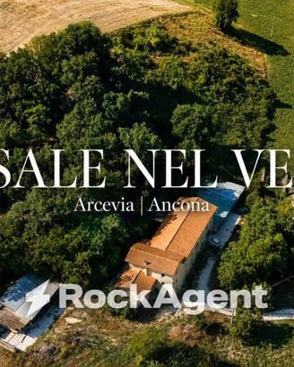 Casa indipendente di 700 m² con più di 5 locali e 
