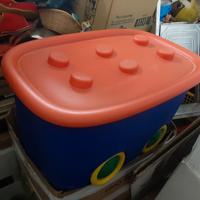 contenitore porta giochi con rotelle