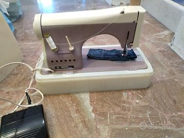 Macchina da cucire Necchi Supernova Julia 530