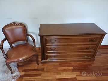 Comò sedia e altro mobile