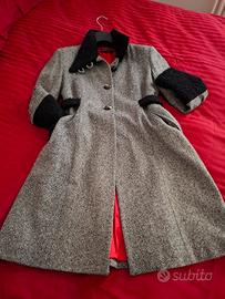 Cappottino con bordo eco pelliccia