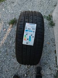 gomma 225 45 R17 nuova