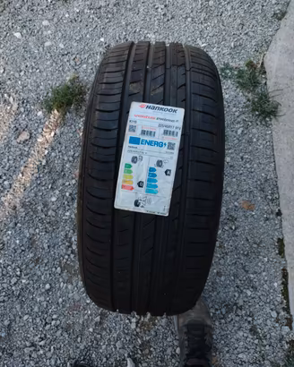 gomma 225 45 R17 nuova