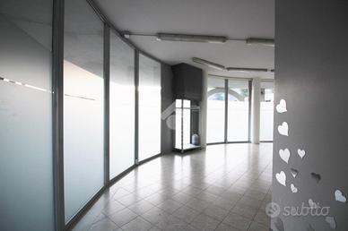 NEGOZIO A COLLEBEATO