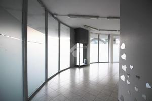 NEGOZIO A COLLEBEATO