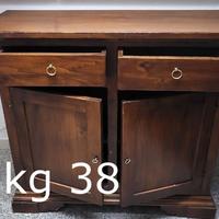 Mobile a corpo unico in massello.