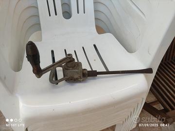 trapano manuale antico