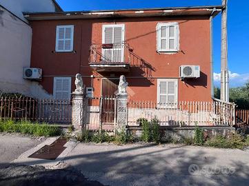 CASA SEMINDIPENDENTE A MONTE SAN GIOVANNI CAMPANO