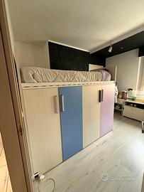 Letto singolo a soppalco con armadio incorporato
