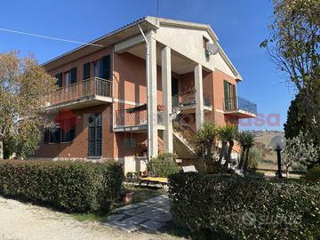 Villa bifamiliare Recanati [Cod. rif 3128277VRG]