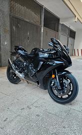 yamaha yzf r1 2023 da vetrina. TRATTABILE