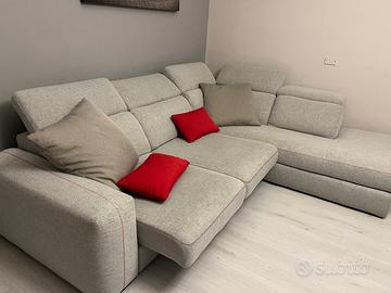 Divano letto con penisola e sedute regolabili