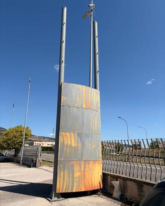 Totem esterno per centro commerciale