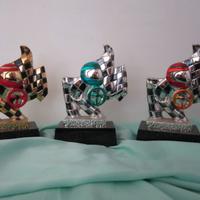 TRE mini TROFEI  Casco e volante su base sc 50%