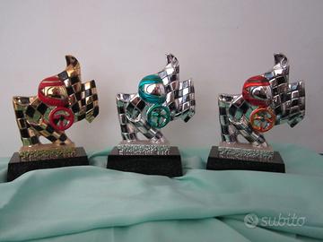 TRE mini TROFEI  Casco e volante su base sc 50%