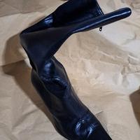 Stivale tacco sottile a punta , nero in pelle T.37