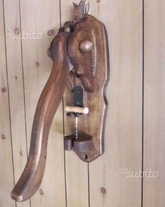 Cavatappi da muro in legno