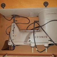 MACCHINA DA CUCIRE SINGER CON MOBILETTO