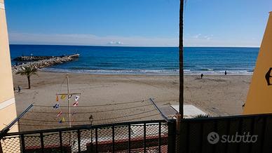 Laigueglia Fronte mare - Secondo piano - 4 posti l