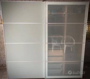 Armadio con ante scorrevoli