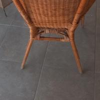 poltrona vimini  ritrovata in una vecchia cantina 