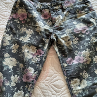 Pantalone a fiori Stradivarius