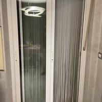 Porta a due ante scorrevole con doppio vetro
