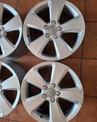 4 cerchi in  lega audi 17 originali 