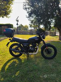Moto "BRIXTON" Felsberg con ABS 125cc, usata
