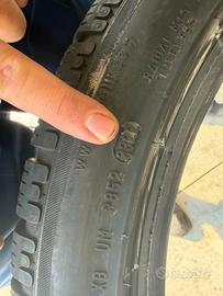 Coppia di pneumatici Pirelli invernali usati