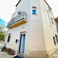 Laconi fabbricato cielo terra con 2 abitazioni