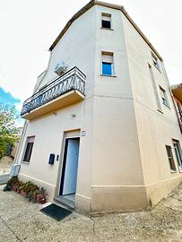 Laconi fabbricato cielo terra con 2 abitazioni