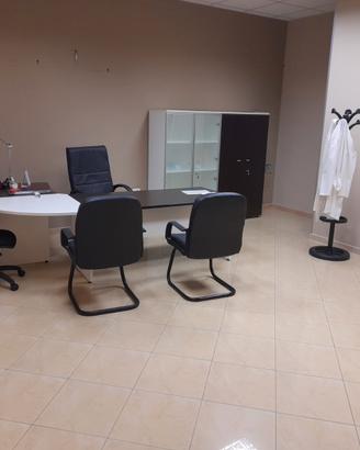 Ufficio, studio, arredato