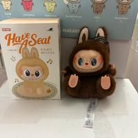 labubu Have a Seat marrone