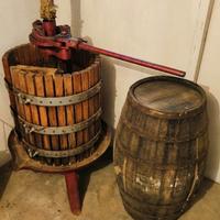 Torchio per vino 140x 50 cm con botte